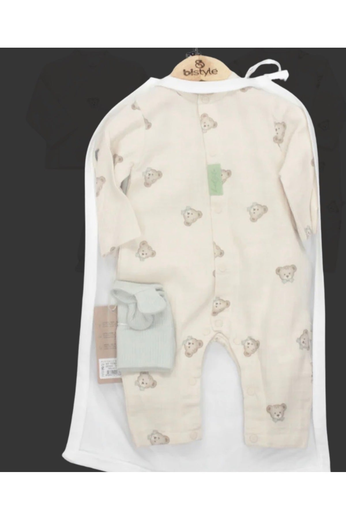 Unisex 4’lü Müslin Hastane Çıkış Hediye Seti %100 Pamuk Tulum + Alt Üst + Şapka (Tül Koruma Örtülü)